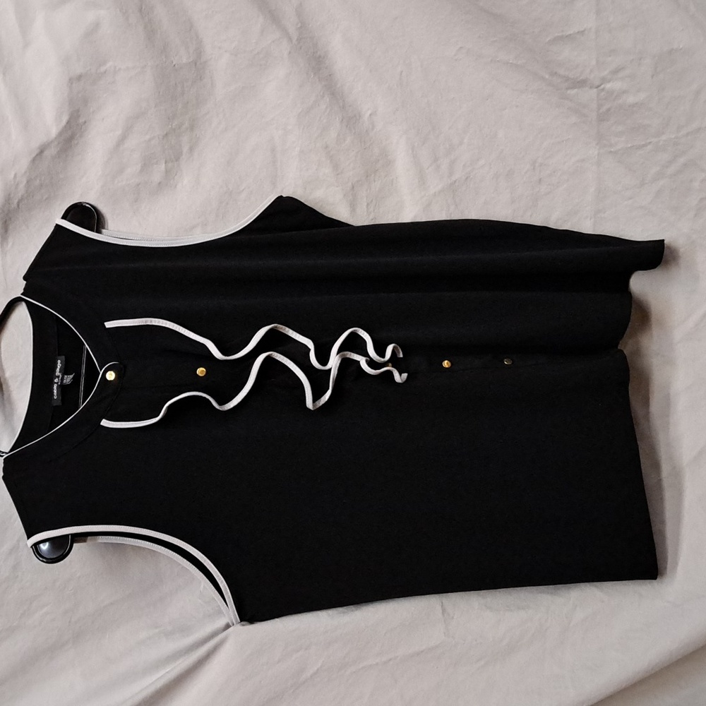 1X (I'd say 2X) Cable and Gauge black and white sleeveless blouse